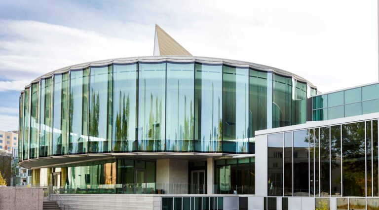 Luxury Structural Glass USA: 2026 Engineering Guide