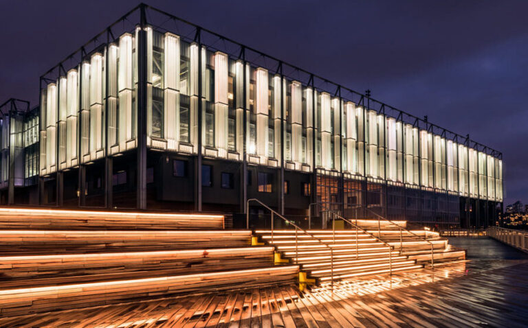 Best Glass Facades in the US: Engineering & Architectural Analysis
