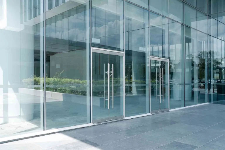 Compare Structural Glass Systems: An Engineering and Design Guide